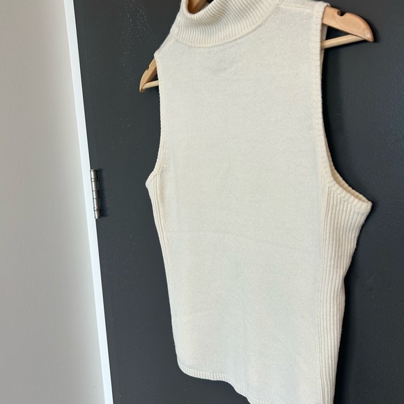 Etcetera L cashmere/wool blend Cream Sleeveless mock neck in new condition - Picture 2 of 9